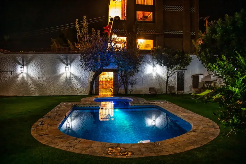 Boutique country house with fun areas - Image 1