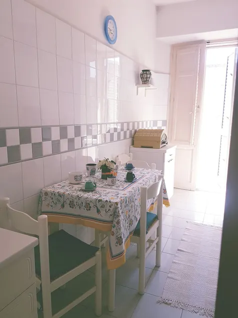 You rented a house 200 meters from the sea !! - Image 1