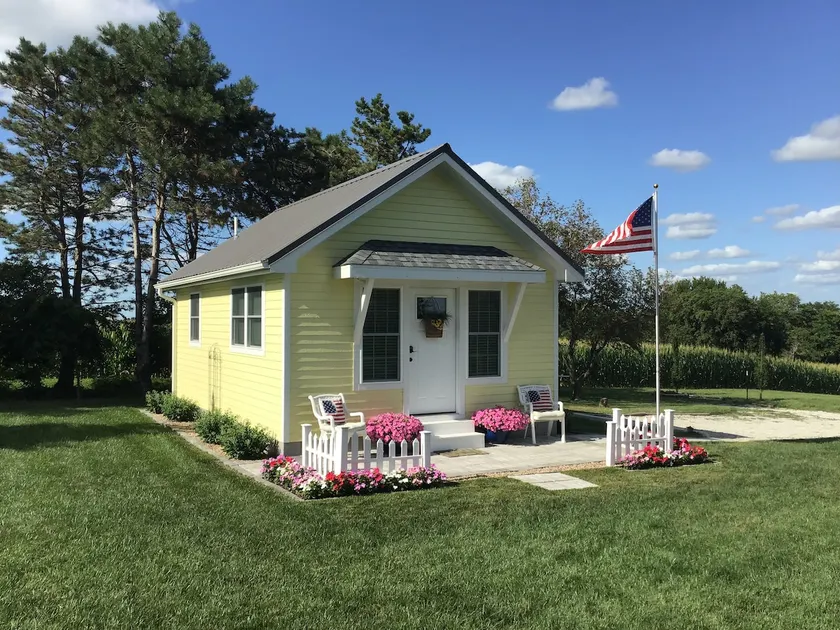 Country Blessings Cottage - Image 1