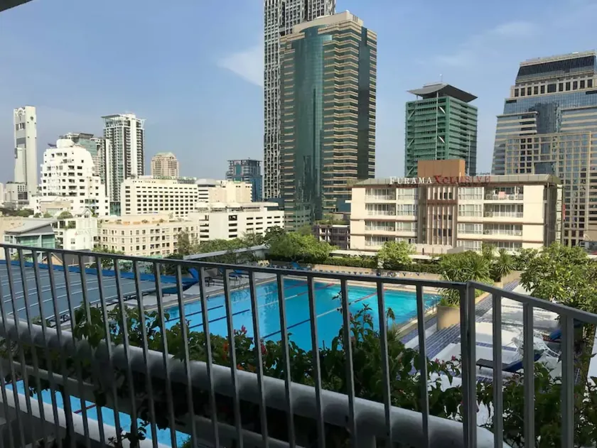 CBD 3BR Spacious SUITE 1MinBTS FreeWiFi 215sqm - Image 1