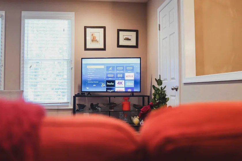 Great Location w/ Cozy Atmosphere - Image 1
