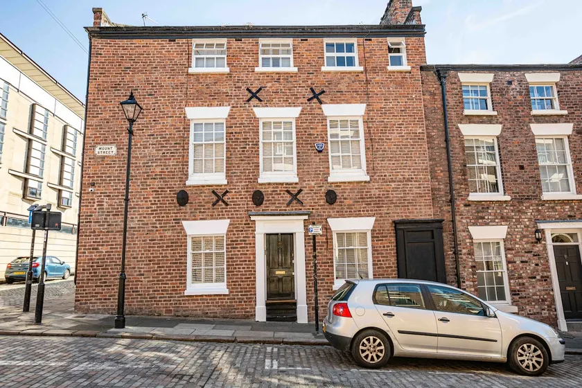 City Centre Georgian Listed Townhouse - Image 1