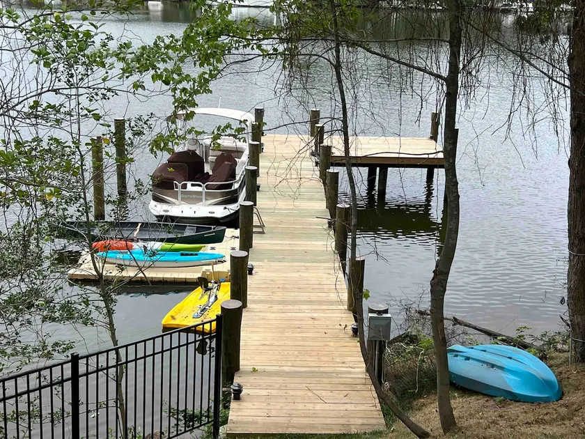 CHeerful 3-bedroom waterfront home - Image 1