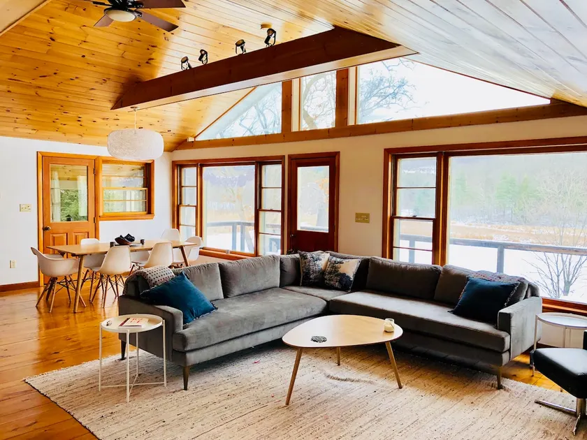 Bright and Modern Lakefront Cottage - Image 1