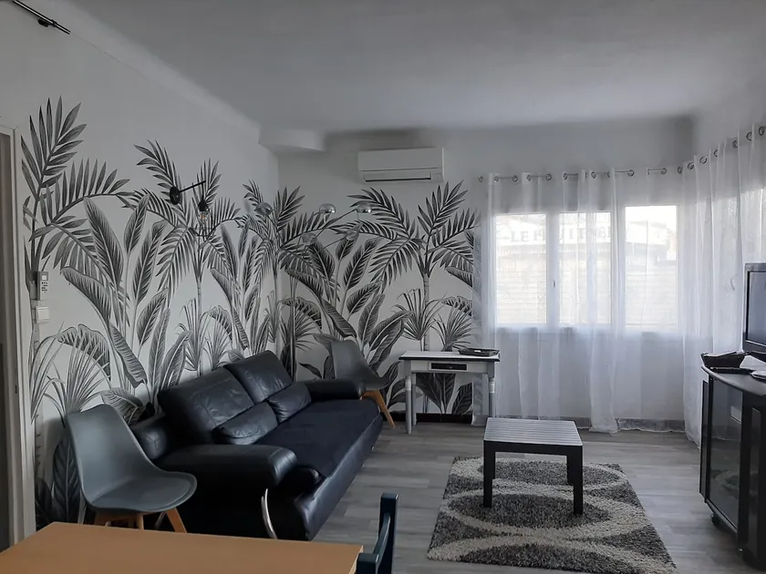 ground floor with large courtyard 50 m from the beach - Image 1