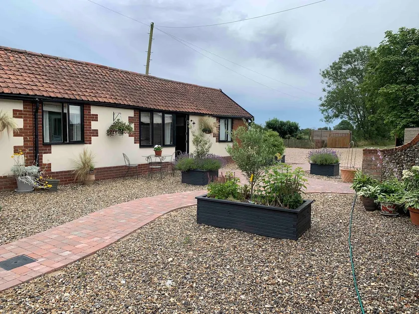 Converted barn in quiet, rural location. - Image 1