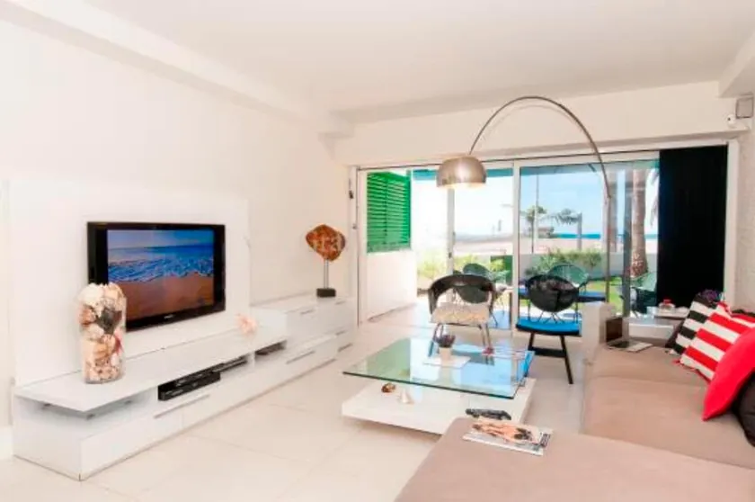 Beach bungalow - Image 1