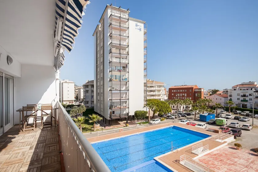 Downtown, new, WiFi, swimming pool, balcony - Image 1