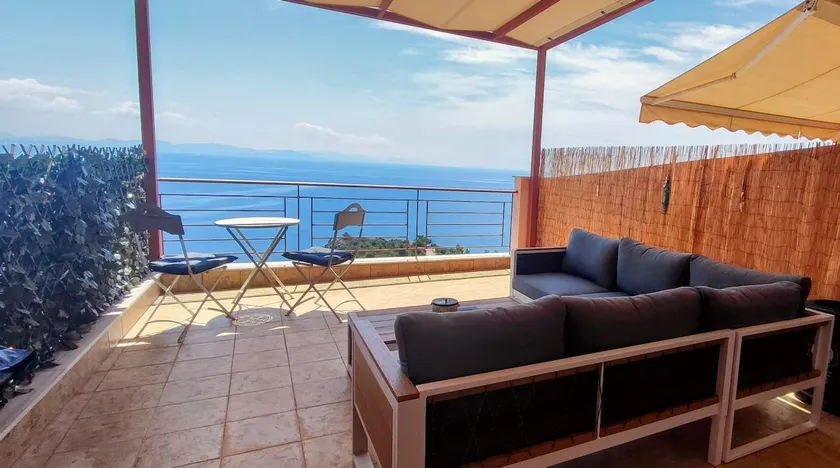 Simply Meraki Gytheian apt with Panoramic Sea View - Image 1