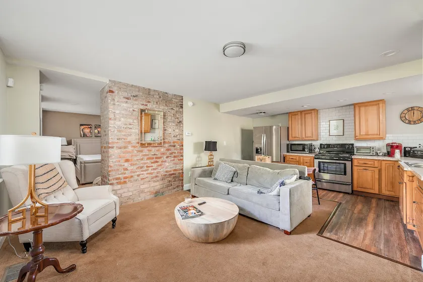 Renovated 1 Bed w/ Terrace-OTR, UC, Findlay Market - Image 1