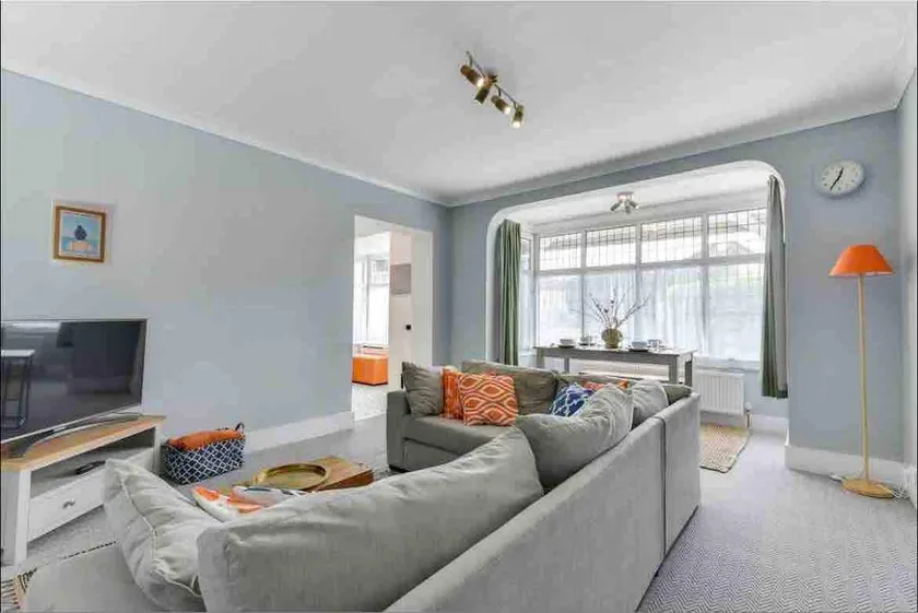 Beautiful private entrance annexe, free parking - Image 1