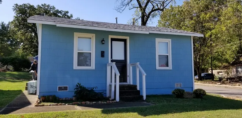 The Cottage in West Plains - Image 1