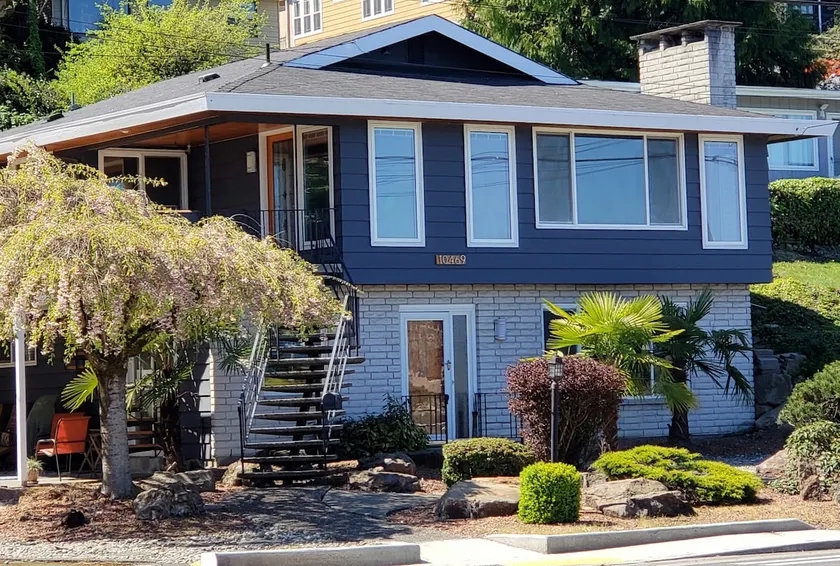 Newly remodeled apartment w/panoramic water views - Image 1