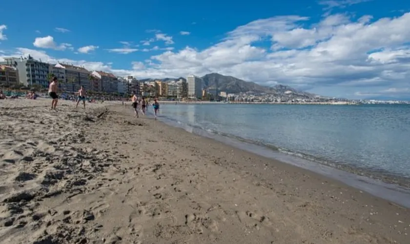GOLDEN BEACH HOUSE FUENGIROLA, (Wifi- Beach-Center) - Image 1
