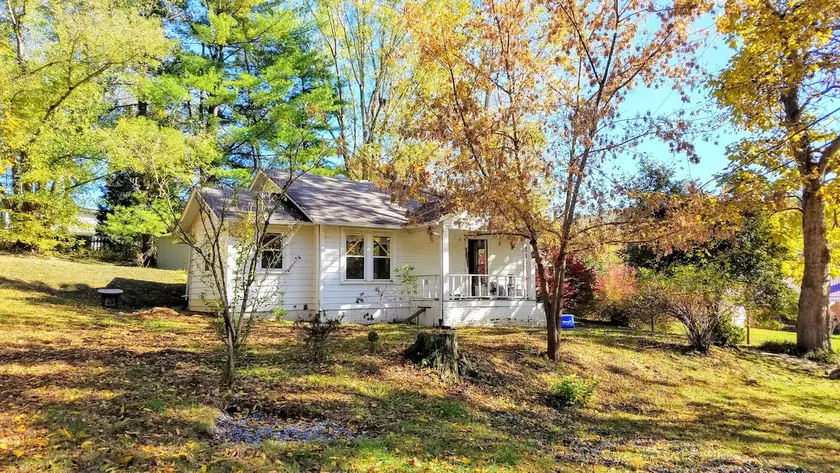 Cottage with Hot Tub - Quiet & Private - Image 1
