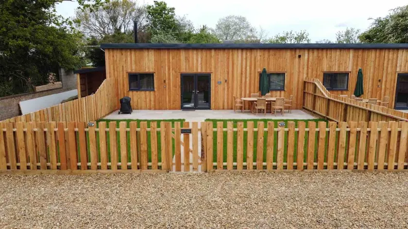 Oak Barn - Image 1