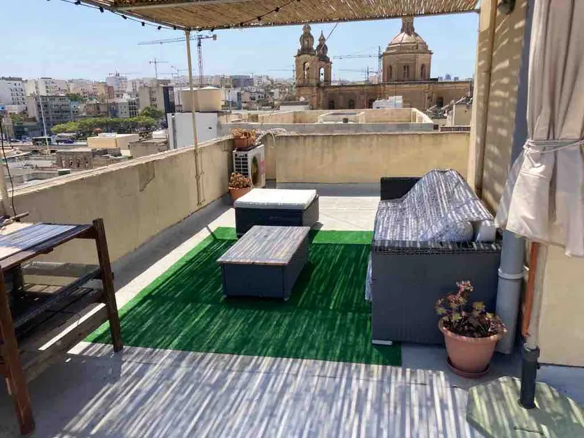 Marina View - Beautiful Seafront 2 Bedroom Apartment close to Valletta - Image 1