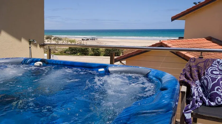 Luxury Spa Beachfront Moana - Image 1