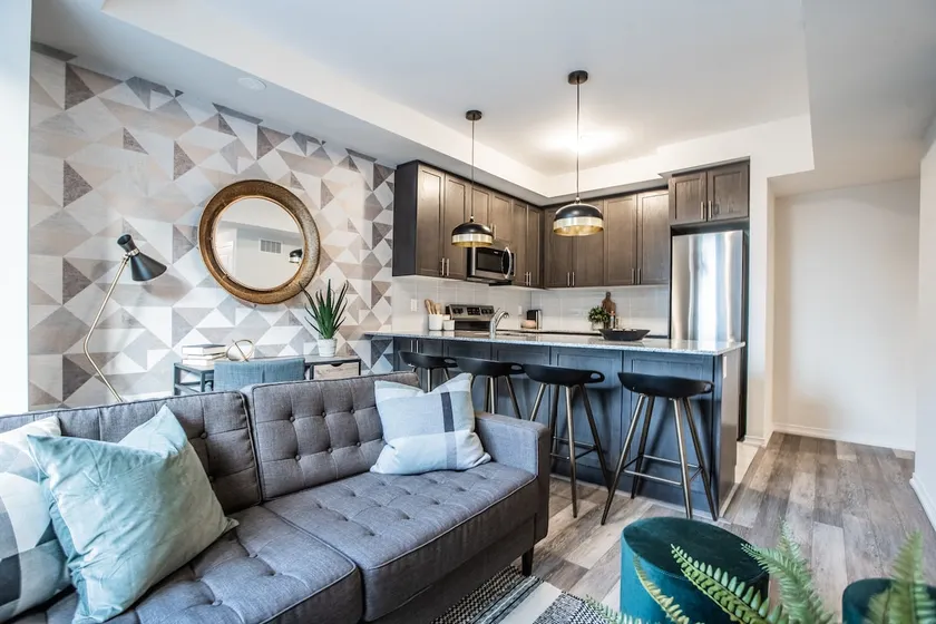 Central Townhouse 2 Beds 2 Baths Free Parking Wifi - Image 1