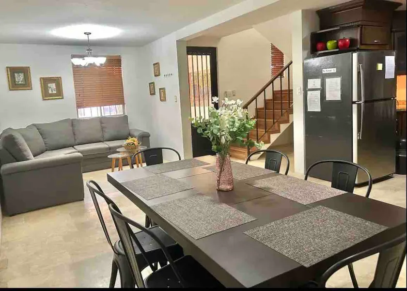 Large 4 bedroom house - Image 1