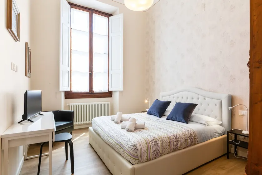 GuestHost - I Renai - Ponte delle Grazie Modern Apartment - Image 1