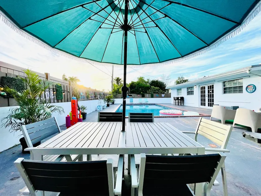 NEAR BEACH-POOL HoUSE-Free Welcome Basket - Image 1