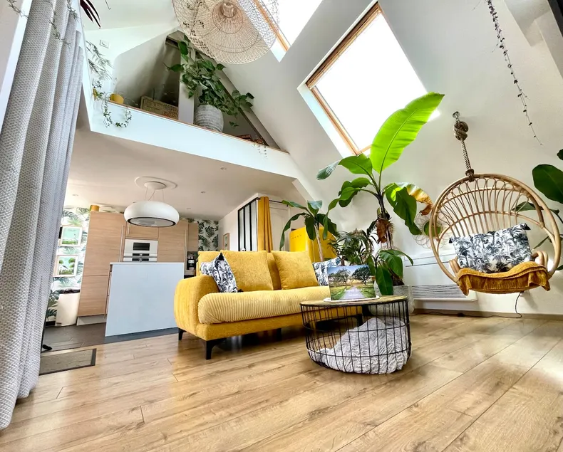 Beautiful bright duplex on the 1st floor - Image 1