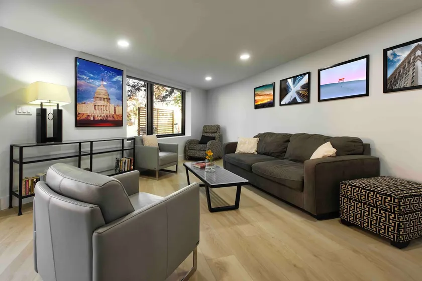 Ultra Modern Ground Floor Apartment - Image 1