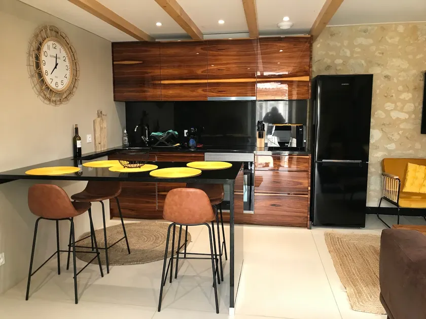 Air-conditioned apartment 2 bedrooms 20 min from the beaches - Image 1