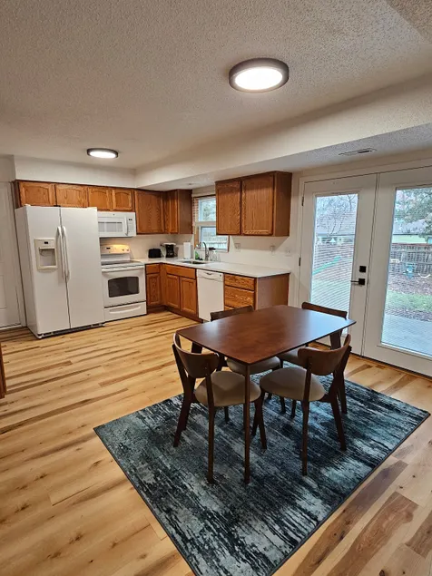 Spacious & Peaceful ~ 5* Location ~ Backyard ~ Pkg - Image 1