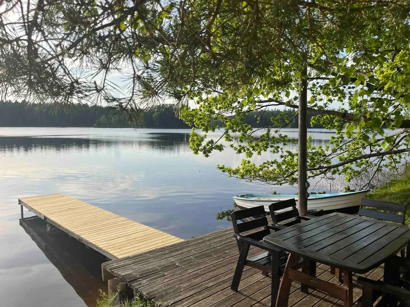 House with lake property and its own dock - Image 1