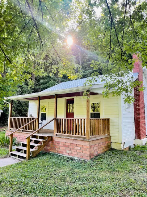 Cozy Country Cabin - Image 1