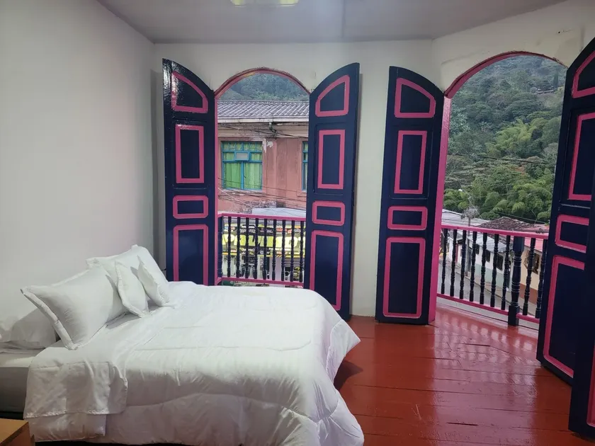 Colonial Blue-Rose House in Genova Quindío - Image 1