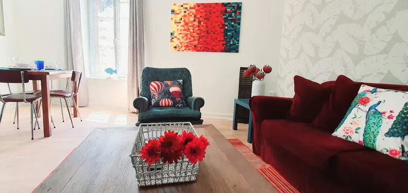 Artistique. Apartment centrally situated. - Image 1