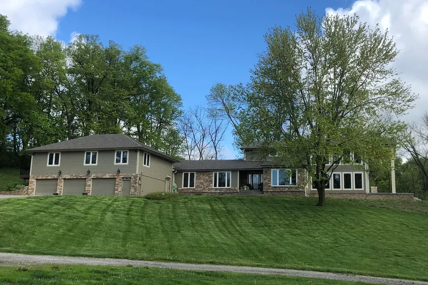 Quiet Country House on fishing lake,close to Omaha - Image 1