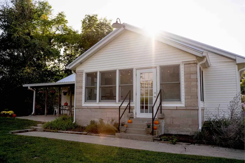 Fountain Bungalow - Quiet Retreat in Town! - Image 1
