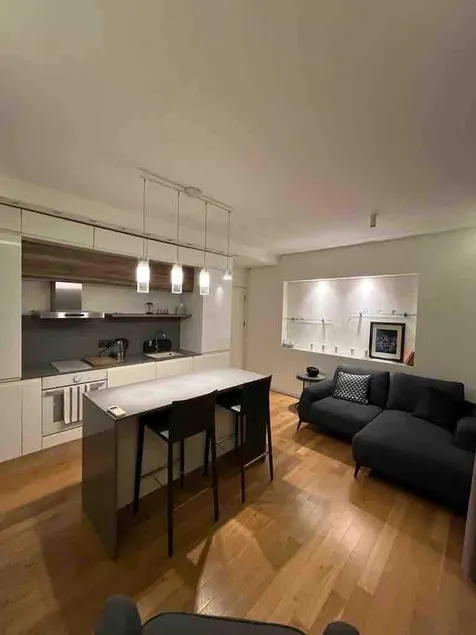 Lozenets Executive Apartment with Private Parking - Image 1