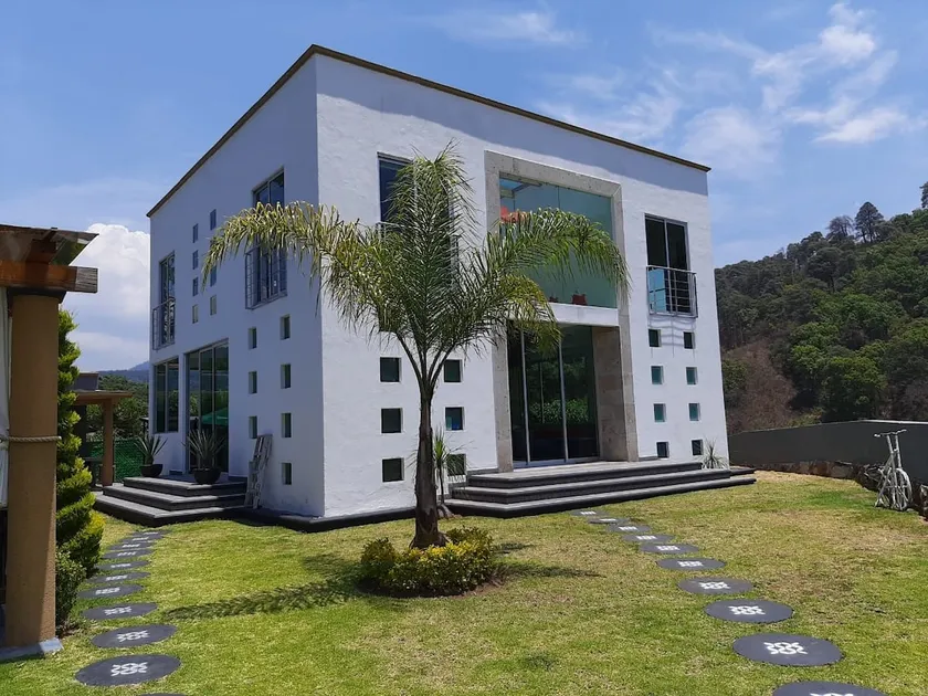 Casa Blanca, Valle de Bravo - Image 1