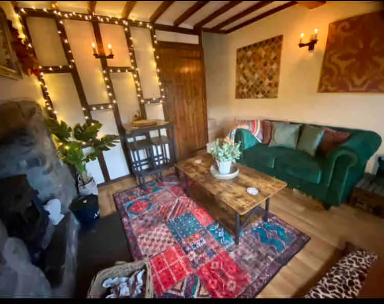 Compact, cosy cottage near stunning waterfall - Image 1