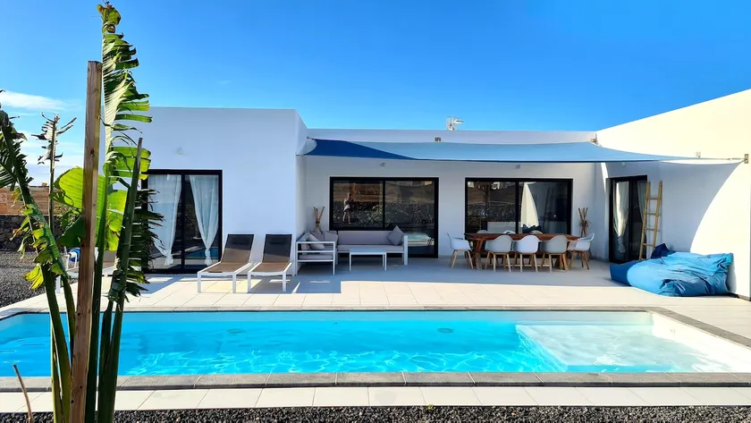 Villa Valentina: Heated Pool & Serenity - Image 1
