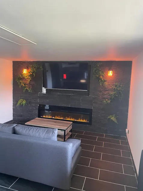 Lovely place with fireplace, courtyard, wifi, Netflix - Image 1