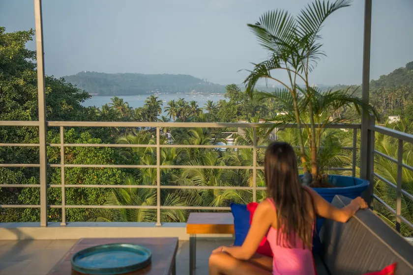 SEA VIEW DUPLEX APT with PVT JACUZZI & STEAM ROOM - Image 1