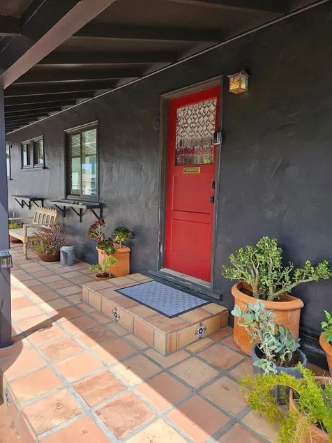 Clean & Cozy 2br House - Image 1