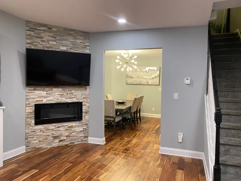 PULASKI SUITES 5 BR Entertainment Home - Image 1