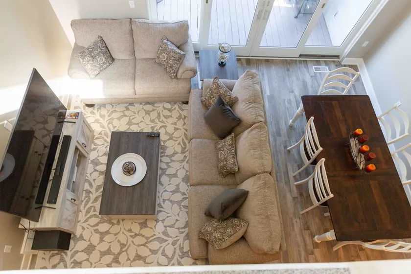 The Spacious Canal Condo - Image 1