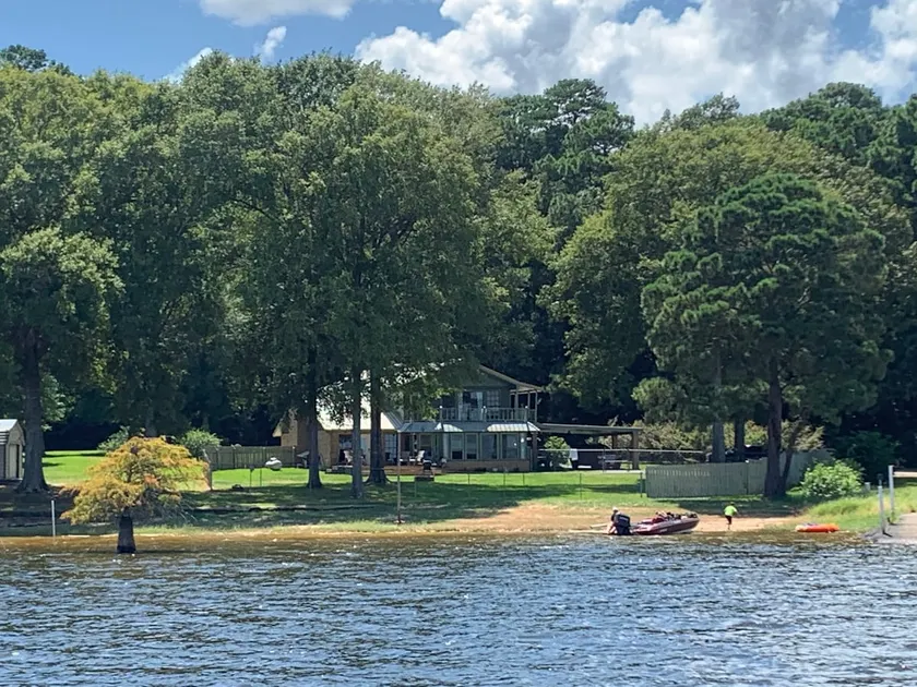 Waterfront Summer Escape on Toledo Bend - Image 1
