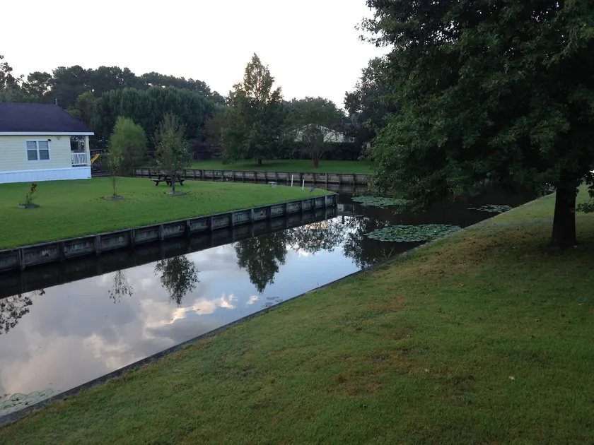 The Canal House - Image 1