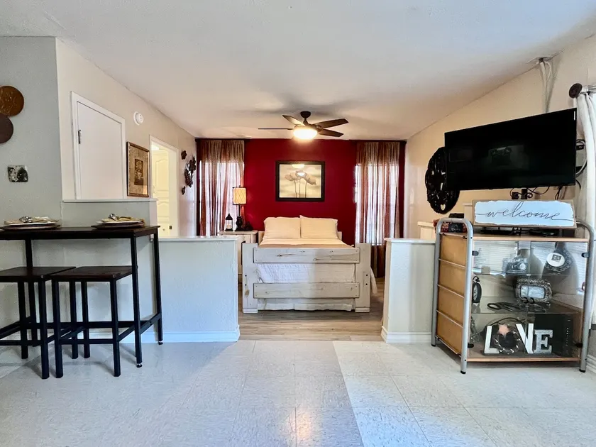 ”Cozy 1-Bedroom guesthouse” - Image 1