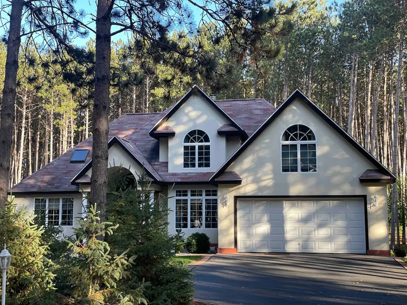 Pine Forest Villa w/hot tub 5 min from Lake - Image 1