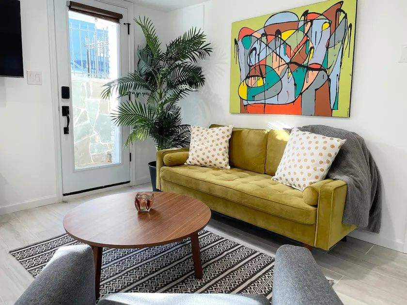 Modern apartment steps from DC's top restaurants - Image 1